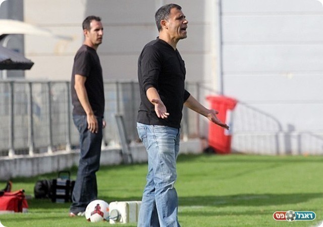 מאמן הפועל אזור. יוסי חכים (לירן דורף)